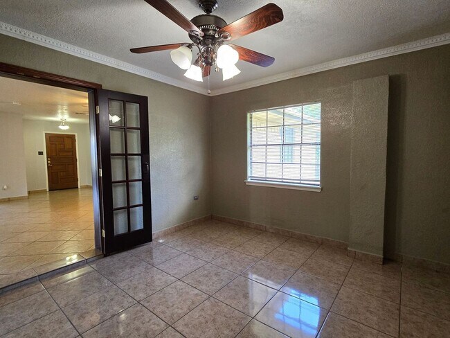 Building Photo - 230 Mighty Oak Ln