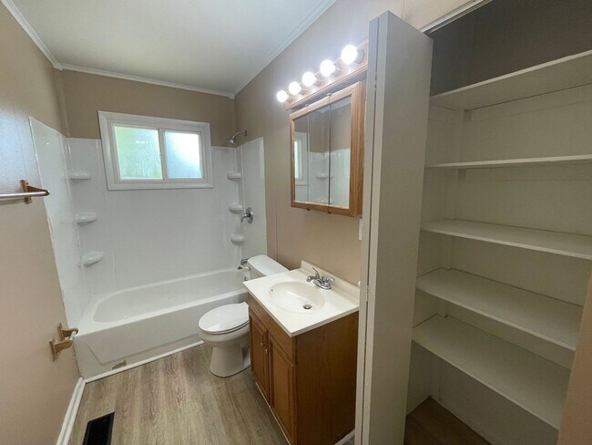 Building Photo - 4910 Porterfield Dr