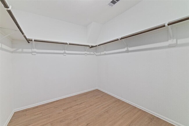 Building Photo - 27027 Vis Fld Dr