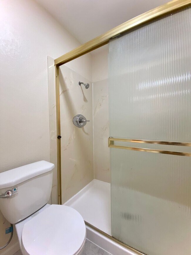 Building Photo - 3-bedroom home located in Union City! – wi...