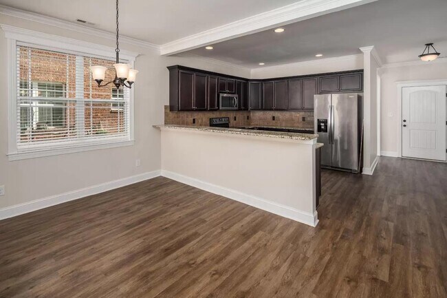 Building Photo - 925 Dearborn Ct