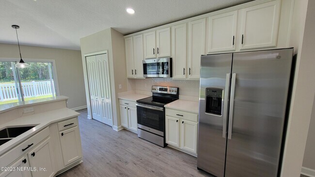 Building Photo - 2735 Woodsdale Dr