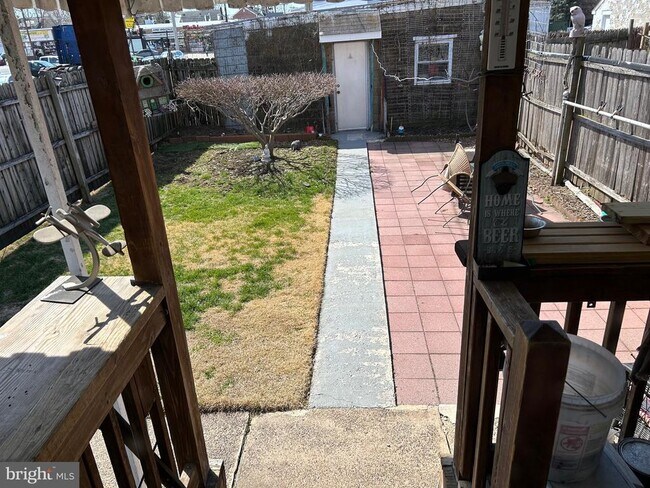 Building Photo - 1049 Genesee St