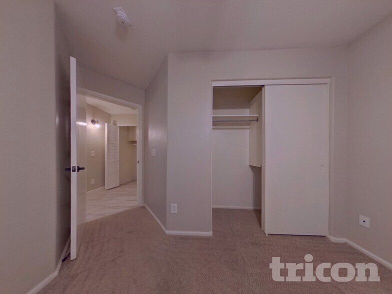 Building Photo - 16049 W Moreland St