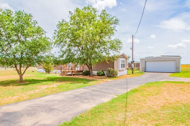 Building Photo - 2311 F M 1294