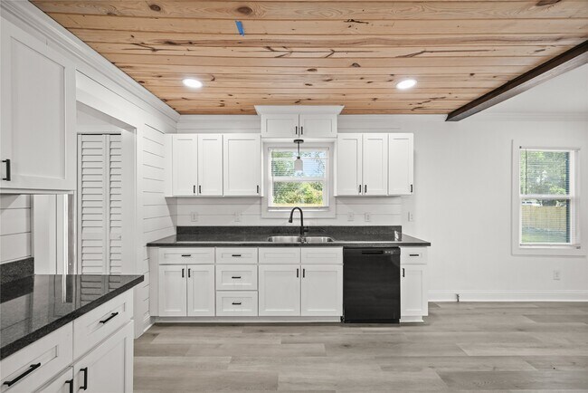 Building Photo - 205 Raymond St