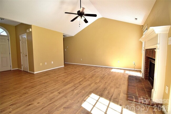 Building Photo - 614 Meadowbrook Dr