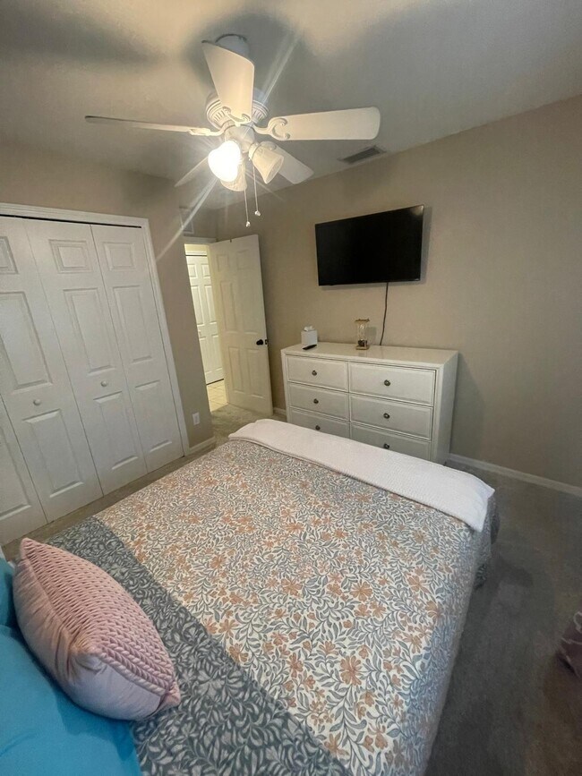 Building Photo - 2043 NW 6th Terrace