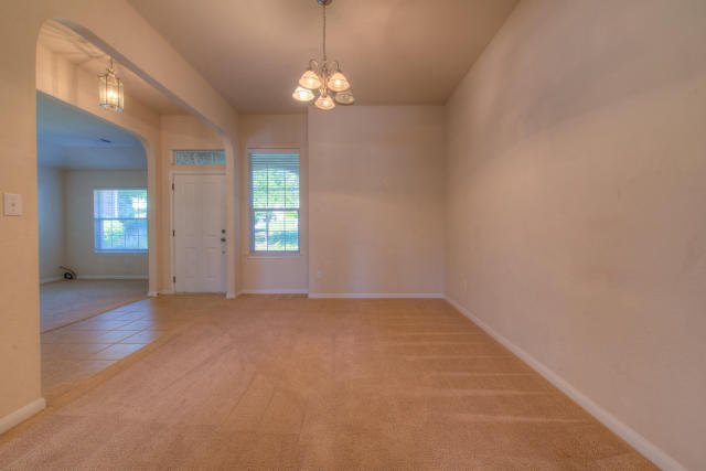 Building Photo - Classic Single Story Home In Beautiful Hil...