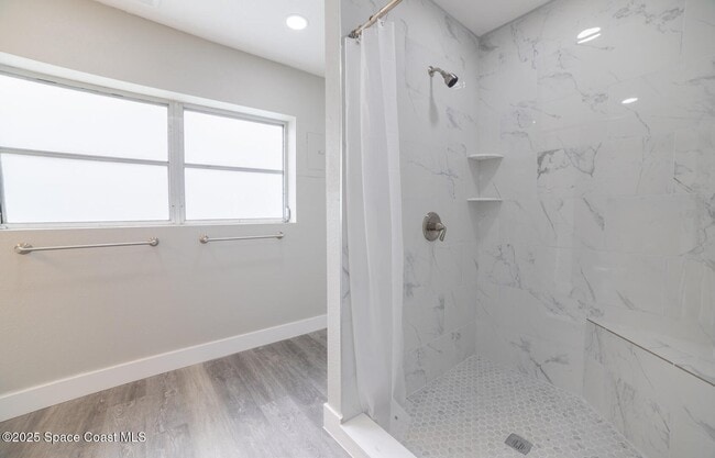 Building Photo - 1131 Linda Ave