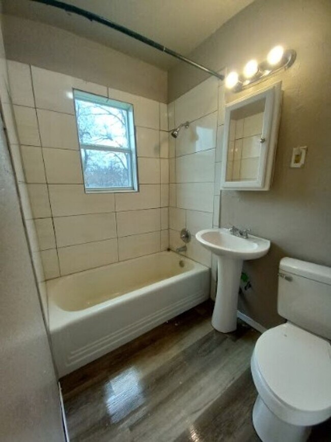 Building Photo - Cute 2 Bedroom Home!