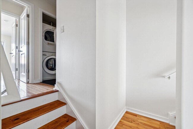 Building Photo - 3002 W Girard Ave