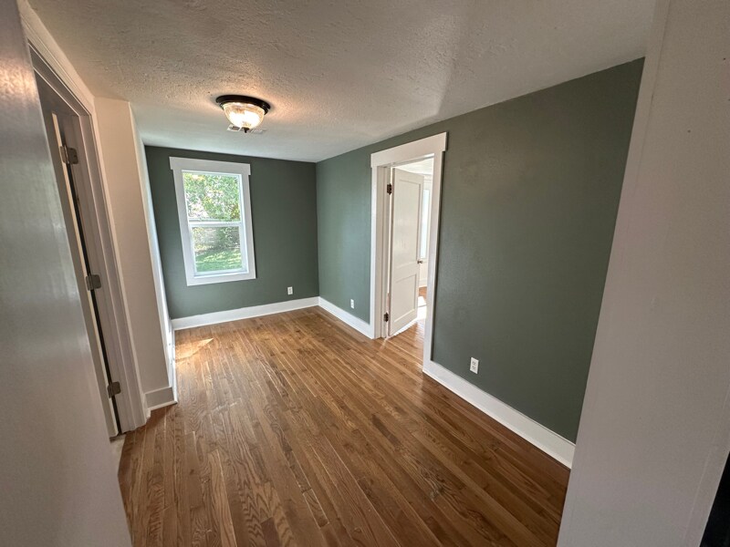 Building Photo - 204 S 11th St