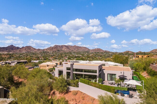 Building Photo - 5841 N Echo Canyon Cir