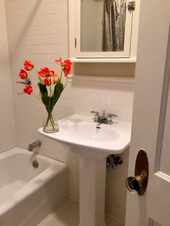 Building Photo - 90 Orchard St