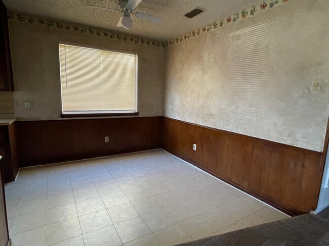 Building Photo - 610 N Elkhart Ave