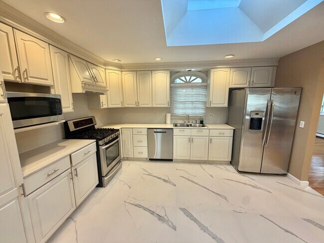 Building Photo - 29 Carriage Hill Ln