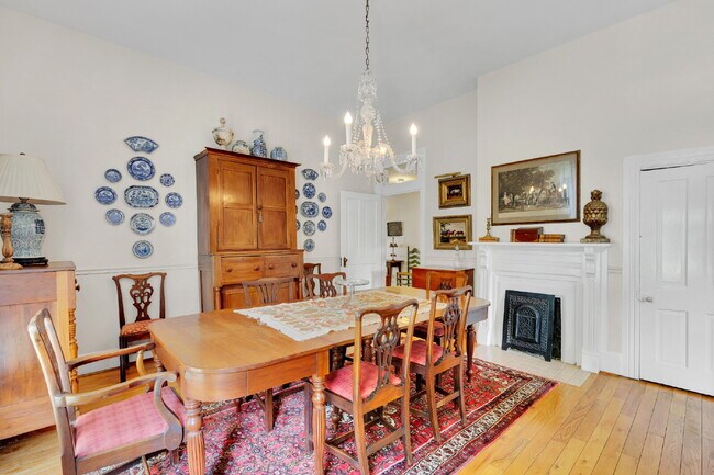 Building Photo - Beautiful Furnished 3 Bedroom Home in Historic District