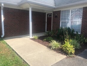 Building Photo - 405 Fledge Dr