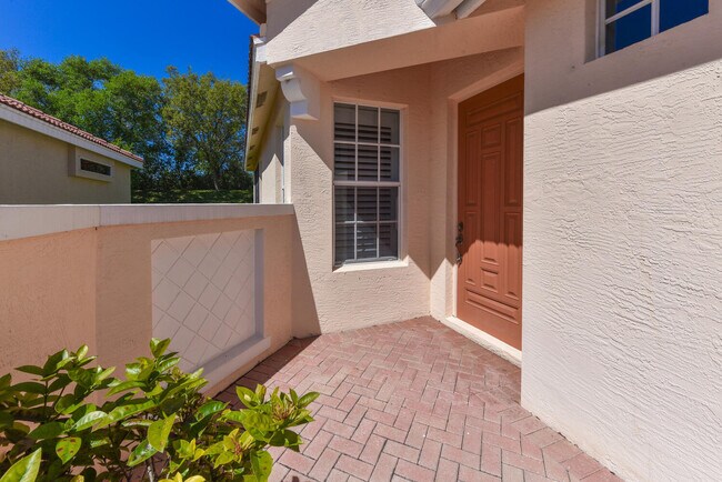 Building Photo - 650 SW Treasure Cove