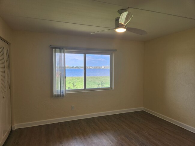 Building Photo - 2 bedroom 2 bath recent remodel Direct riv...