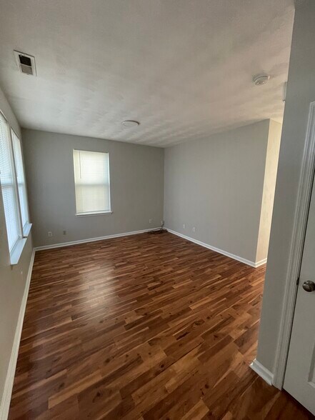 Building Photo - 902 Godwin St