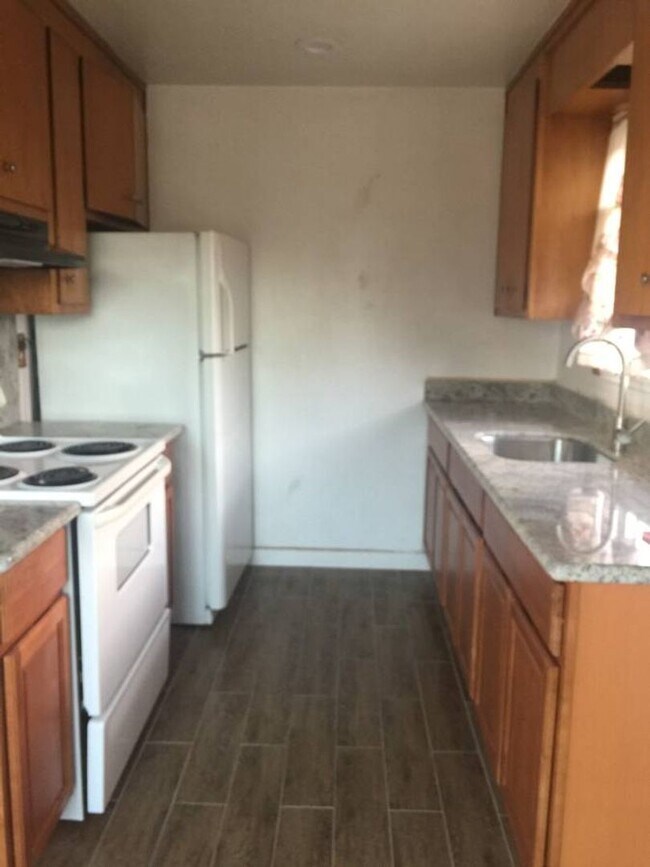 Building Photo - Charming Apartment in San Leandro