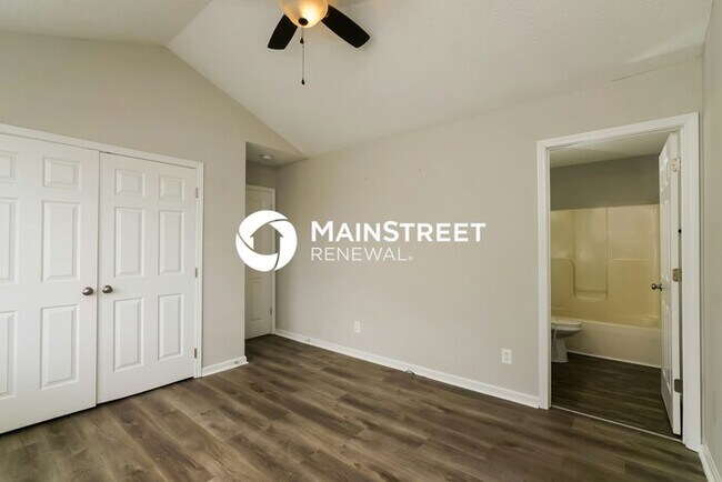 Building Photo - 3 Bedroom Pet-Friendly Home in SHEPHERDSVILLE, KY with Main Street Renewal