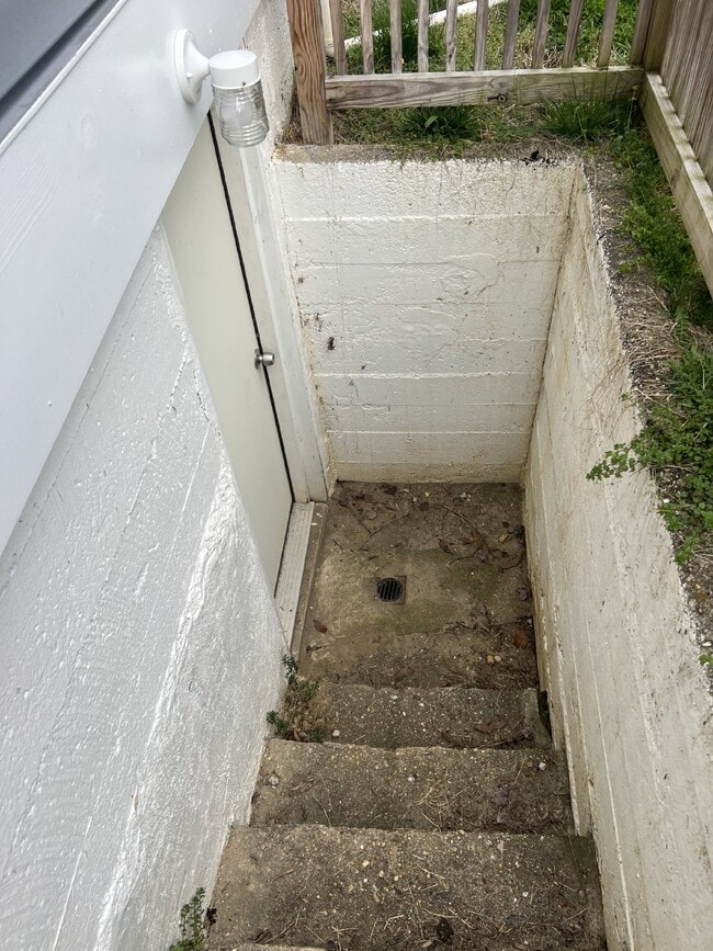 Building Photo - Charming 3-Bedroom Home with 3 Full Bathro...