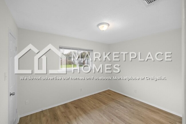 Building Photo - 2105 E Riviera Dr