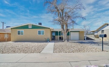 Building Photo - 1513 Fir St