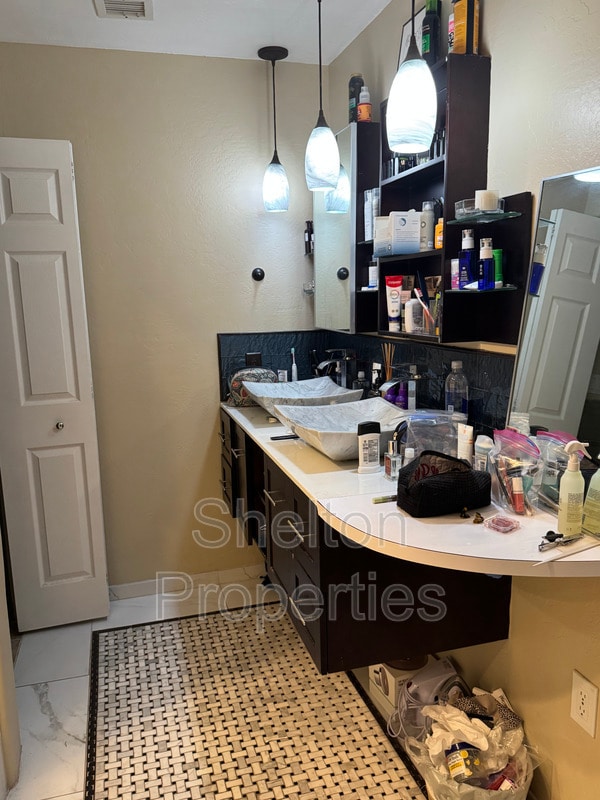 Building Photo - 22831 W Mesquite Dr