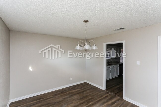 Building Photo - 715 San Juan Dr