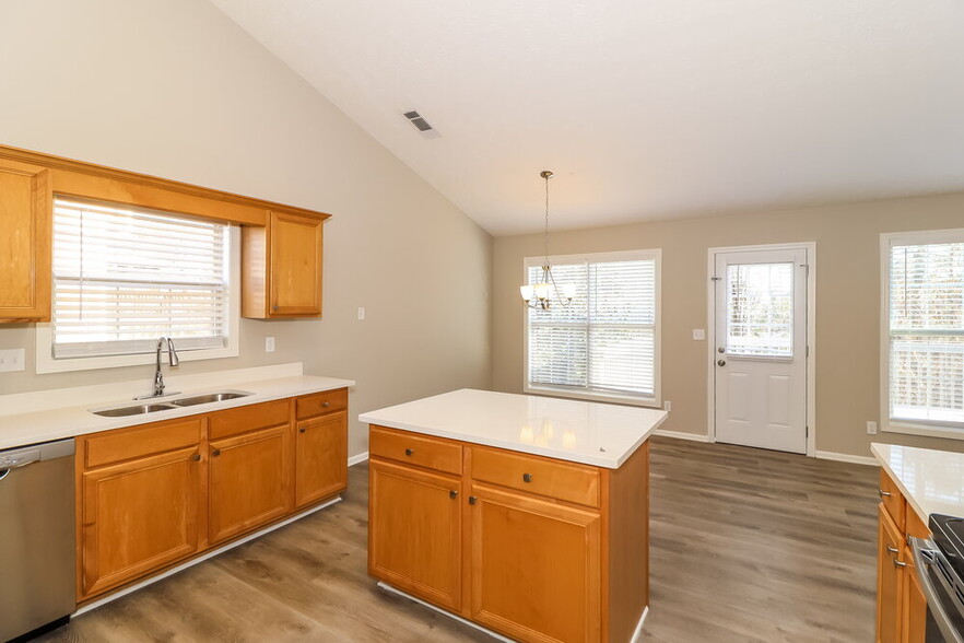 Building Photo - 1295 Mill Shyre Way