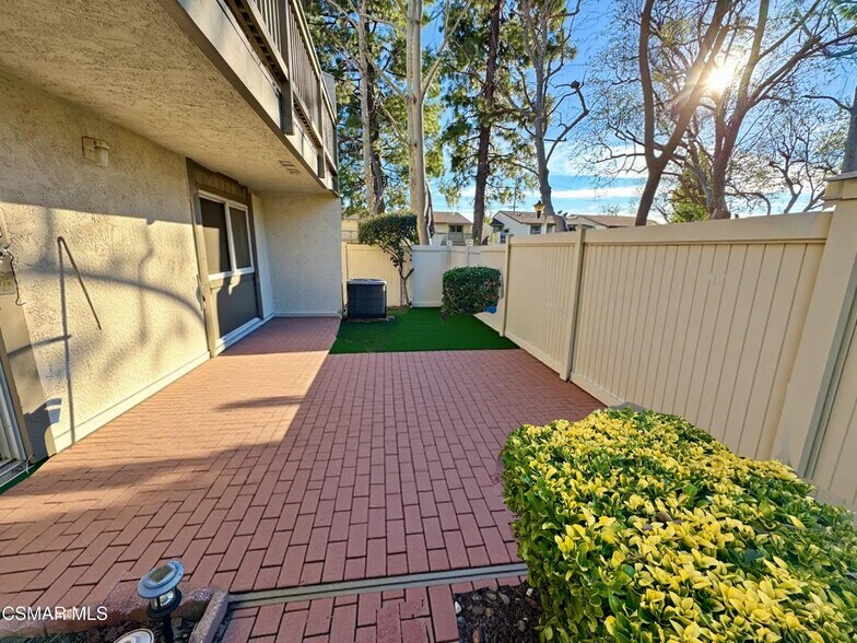 Building Photo - 15266 Campus Park Dr