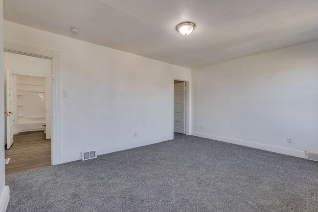 Building Photo - Available MAY 2026 - Beautiful 2 bedroom home in Mt Washington!