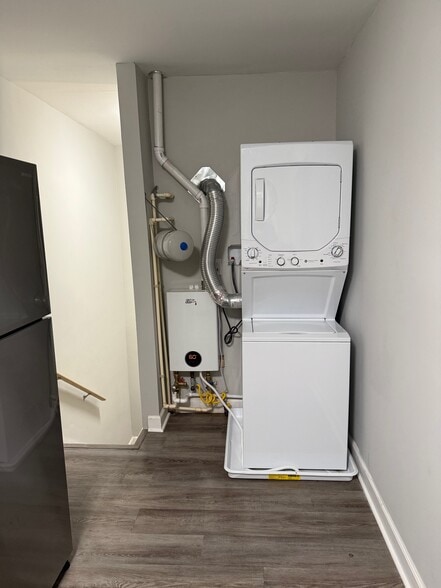 Building Photo - 5942 Glen Falls Ave