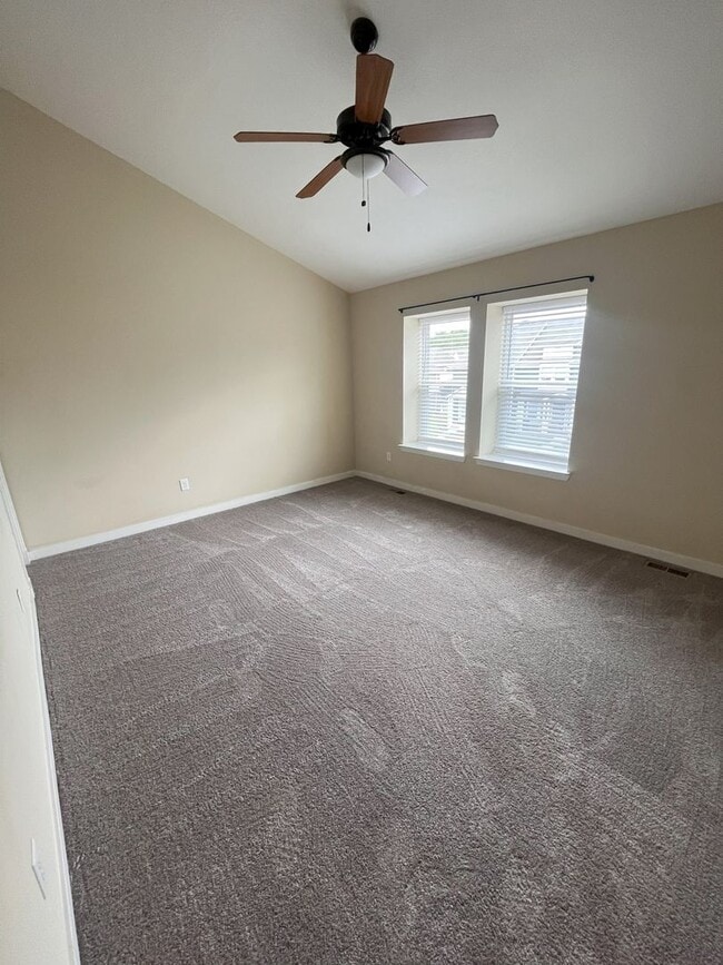 Building Photo - End Unit 3 Bedroom Townhouse in Harrisonburg