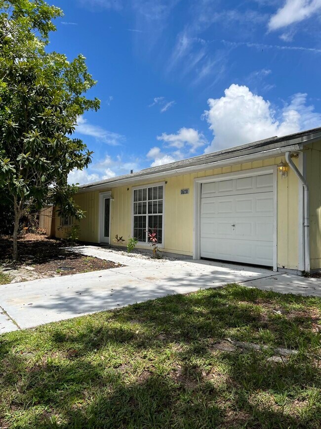 1741 SW Millikin Ave 1741 SW Millikin Ave Port Saint Lucie FL 34953