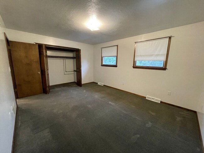 Building Photo - Nicely Renovated 2 Bedroom/2  Bath in Bon Air!