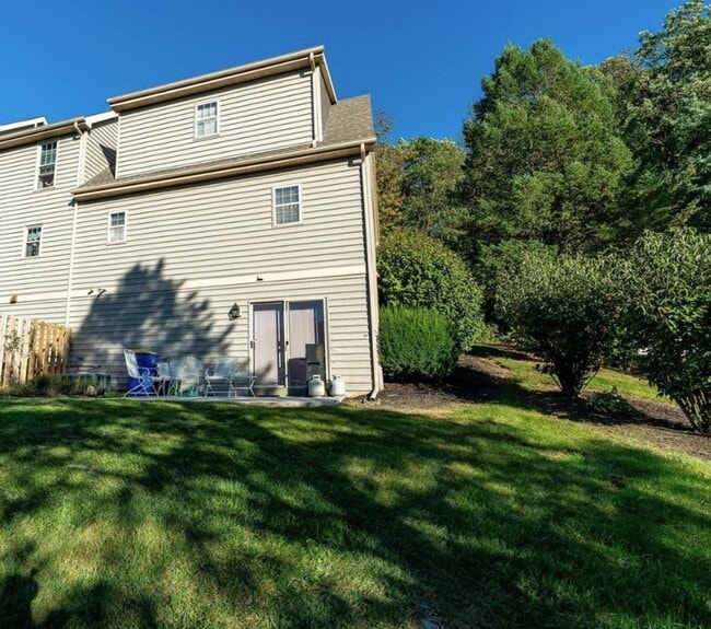 Building Photo - 2BR/2.5BA End Unit Condo | Central York SD | Open Layout | Parking + Patio | Spacious Living!