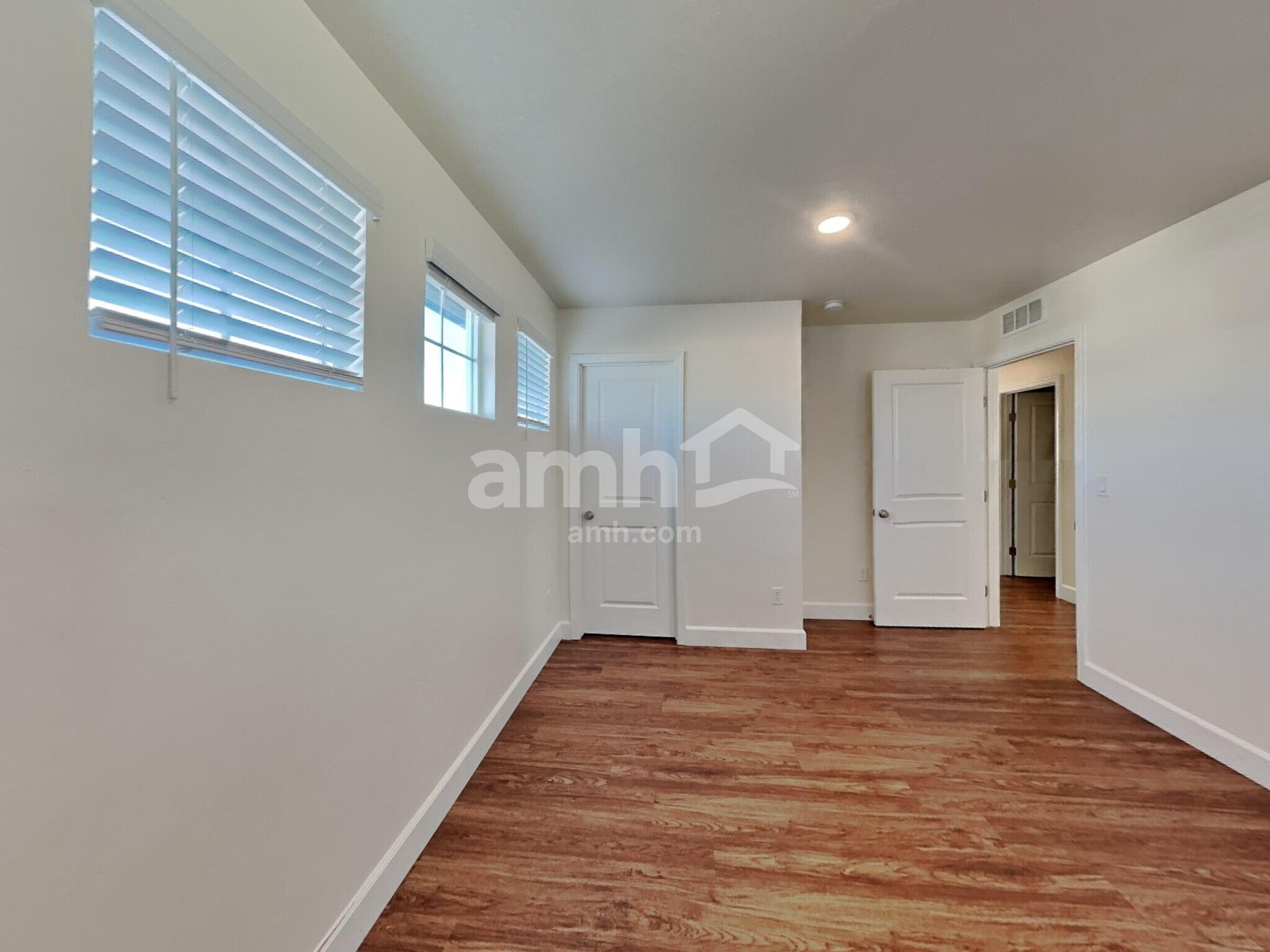 Building Photo - 5043 W Milliron Dr