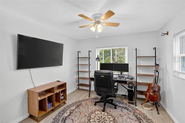 Building Photo - 1601 Alder Way