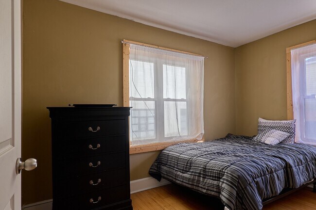 Building Photo - 198 Court St