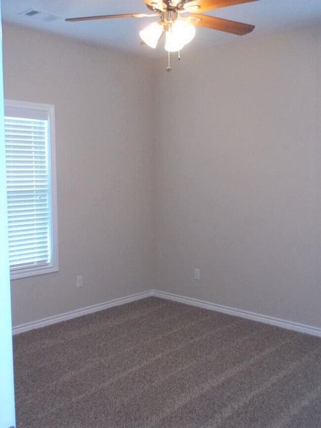 Building Photo - 1322 Milner Dr