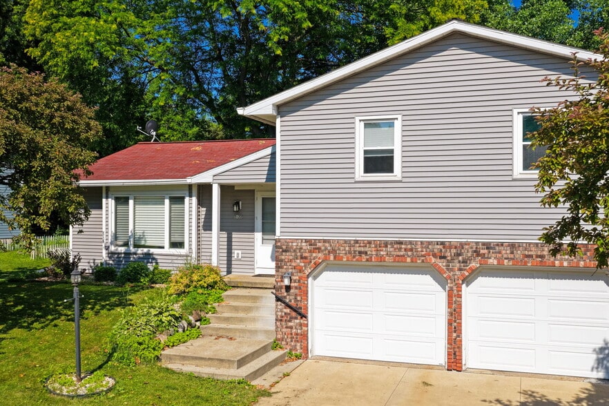 Building Photo - 3622 Rolling Hill Dr