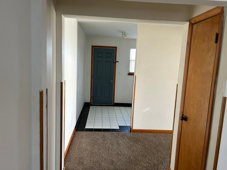 Building Photo - 922 Burden Hill Rd
