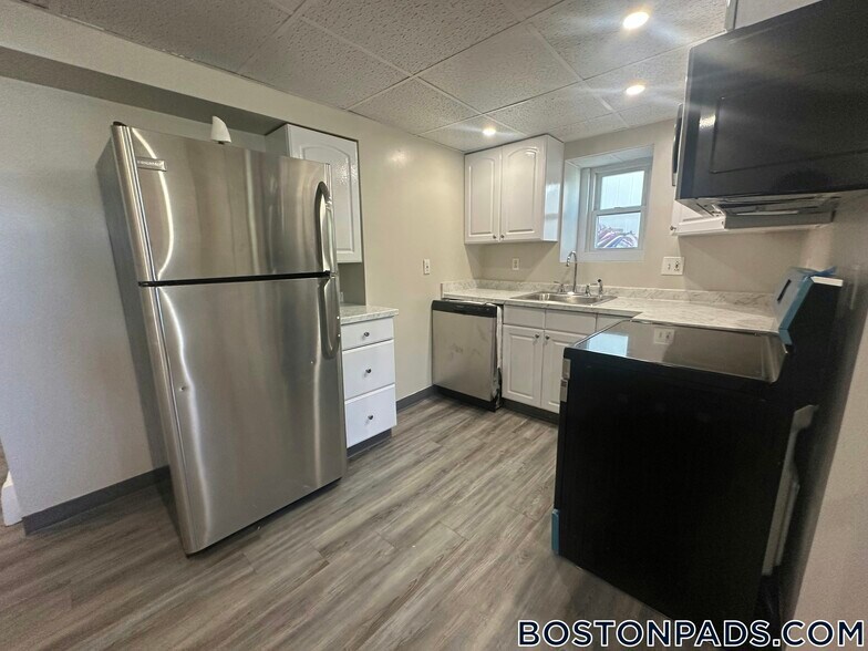 Building Photo - 43 Madison St