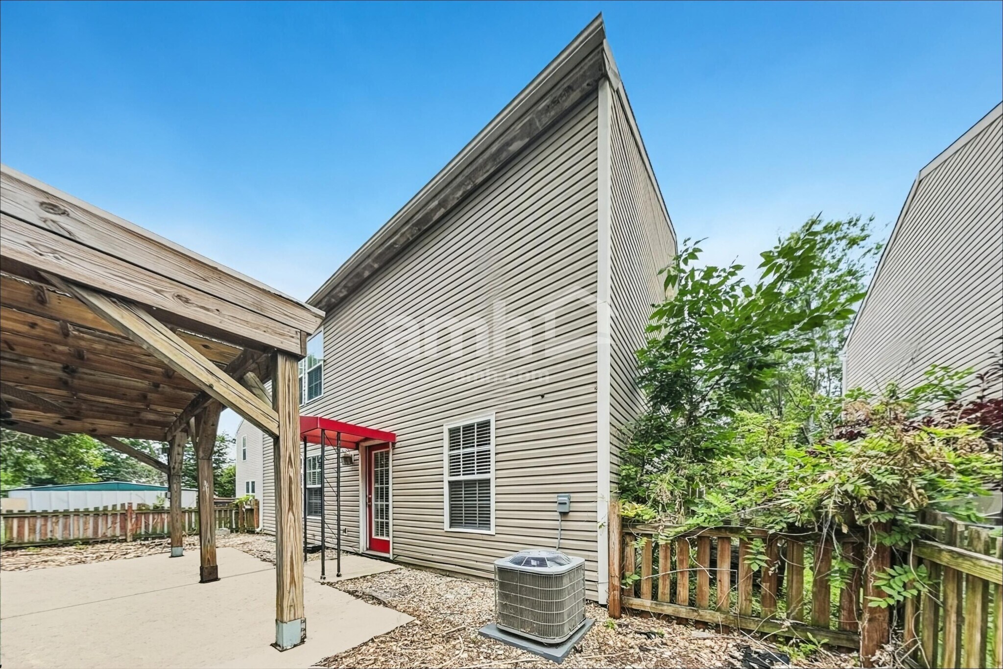 Building Photo - 1909 Southernwood Ln