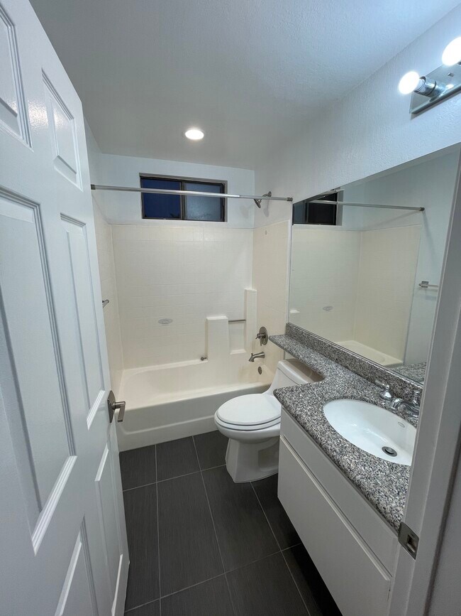 Building Photo - 305 Coral Reef Dr